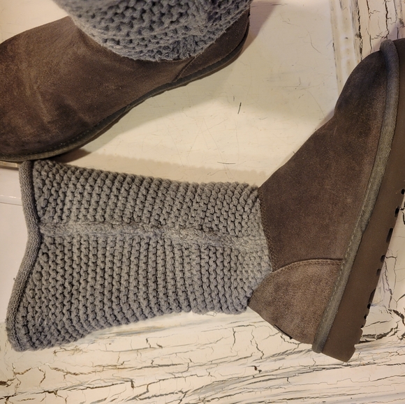 Ugg Shaina Knit Cuffed Boots 1911 - Picture 9 of 12